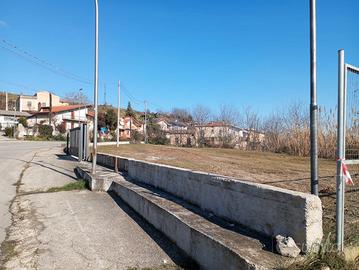 piazzale e terreno 