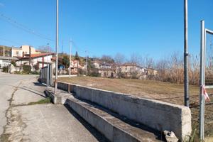piazzale e terreno 
