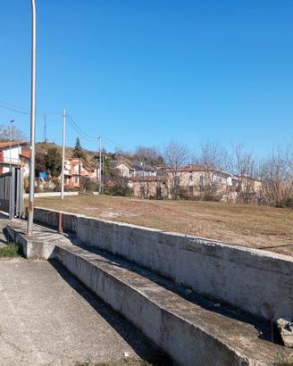 piazzale e terreno 