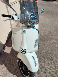 Vespa GTS 300 Super 