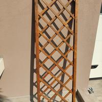 griglia in legno per piante