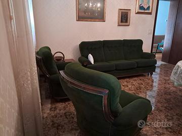 divano 3 posti piu'2 poltrone