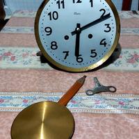 antico orologio a pendolo