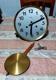 antico orologio a pendolo