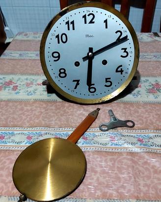 antico orologio a pendolo