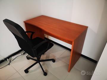 scrivania e sedia