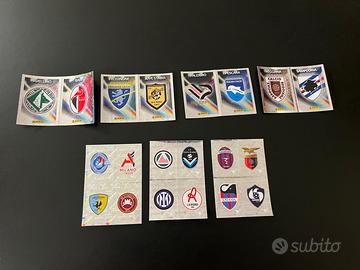 N. 7 figurine con stemmi di 20 squadre di calcio