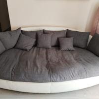Divano design effetto lounge con cuscini – comodo