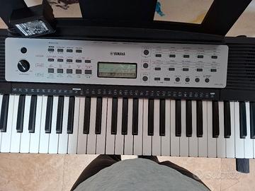 tastiera Yamaha YPT 270+ stand