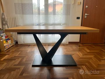 Tavolo in legno e ferro
