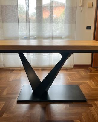 Tavolo in legno e ferro
