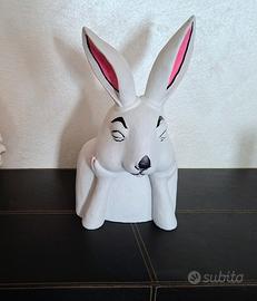 Statua coniglio in resina decorativa