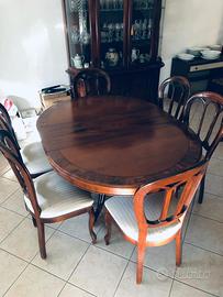 Tavolo e sedie in radica di noce .