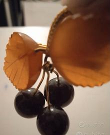 Spilla Vintage Ciliegie in Ambra e Oro – URSS