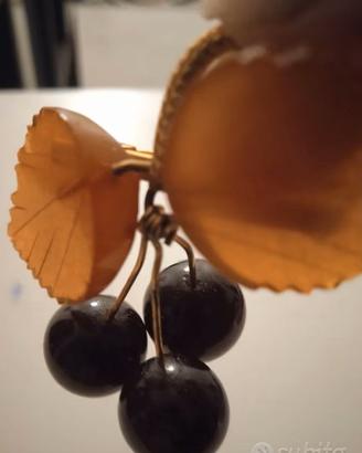Spilla Vintage Ciliegie in Ambra e Oro – URSS
