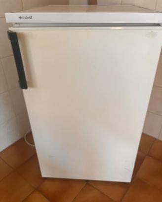 Frigorifero piccolo indesit