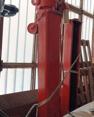 Ponte sollevatore auto con rampe