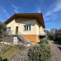 SPAZIOSA VILLA INDIPENDENTE CON GIARDINO E GARA...