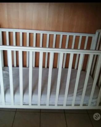 lettino in legno per bambini 