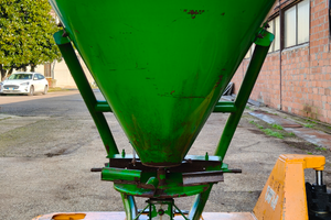 Spandiconcime 300 lt. per trattore