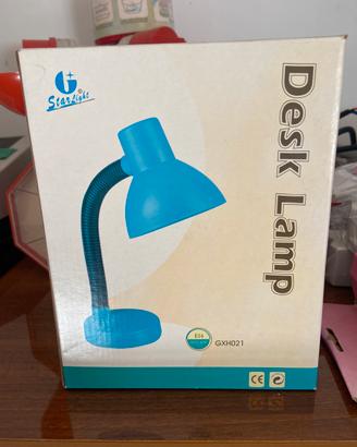 Lampada da tavolo con braccio pieghevole