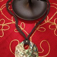 Collana pendente con madreparla conchiglia di Paua