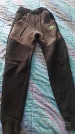 Pantaloni Nike taglia XS