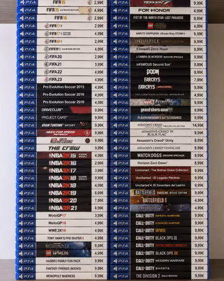 Set Giochi PlayStation 4 e 5. Prezzi in foto.