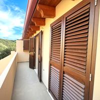 NUOVA COSTRUZIONE: Trivano con Garage, Cortiletto