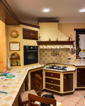 Cucina legno finta muratura