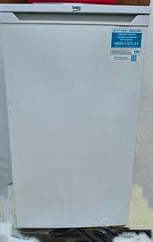 congelatore Beko verticale inverter pari al NUOVO