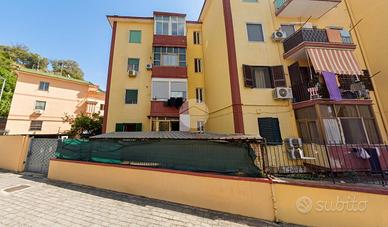 3 LOCALI A POZZUOLI