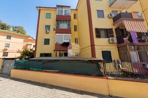 3 LOCALI A POZZUOLI