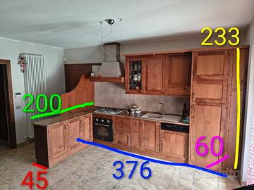 Cucina ,Sala,Tavolo con sedie 