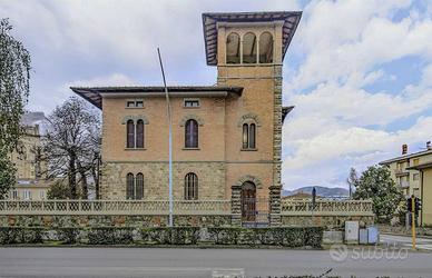 Villa di 750 m² con più di 5 locali e box auto a S