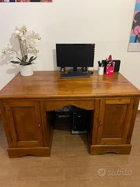 Scrivania in legno massello