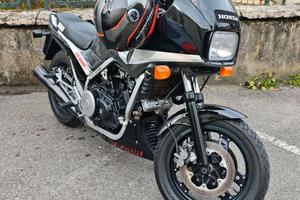 Honda VF 1000 F Interceptor