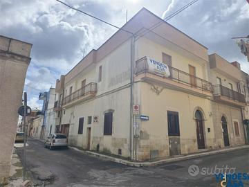 INTERO FABBRICATO CON 2 UNITA' IMMOBILIARI ZONA