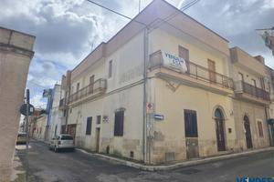 INTERO FABBRICATO CON 2 UNITA' IMMOBILIARI ZONA