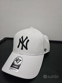 Cappellino '47 brand NY bianco.