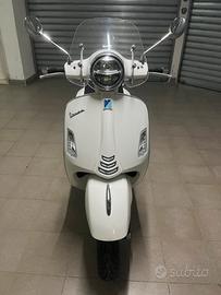 Vespa GTS 300 HPE 2021