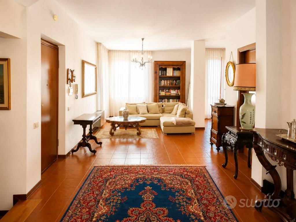 Villa di 170 m² con più di 5 locali e box auto a T - Altro