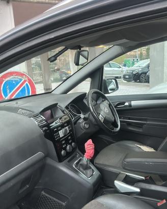Opel zafira 2010