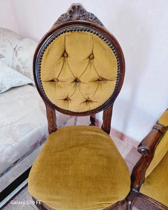 divanetto con poltroncine 