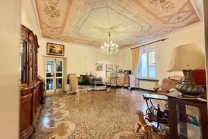 MULTILOCALE A GENOVA