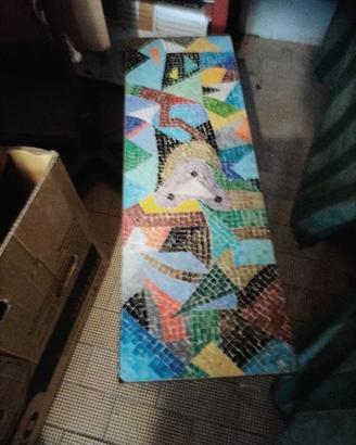 tavolino in ferro con piano in mosaico