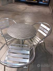 Tavolo e sedie da bar