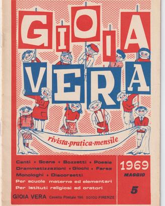 Riviste scuola con spartiti musicali