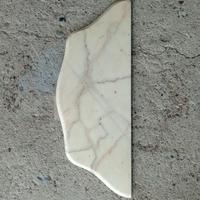 Mensola in marmo bianco Mensola in marmo lavorato,