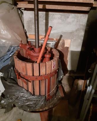 Torchio per fare il vino
